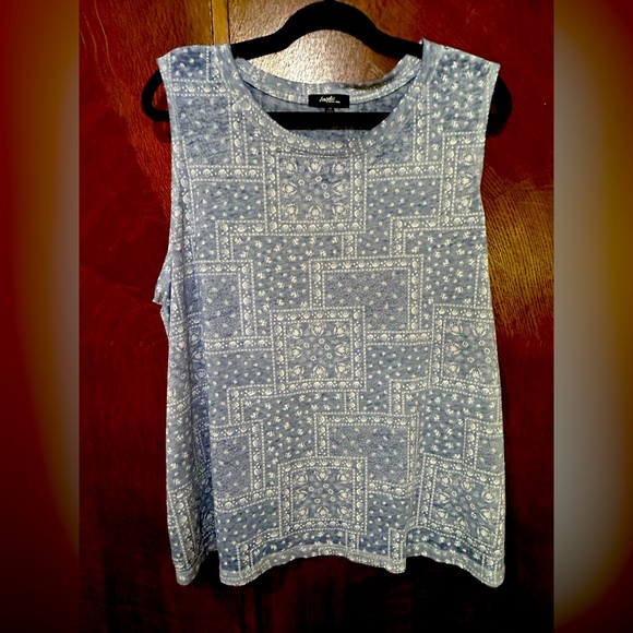 Angels Blue and White Boxy sleeveless Top size 1X - Picture 1 of 7